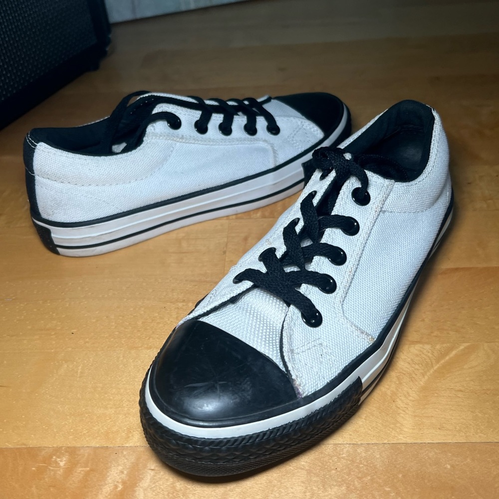NWOT CONVERSE CANVAS